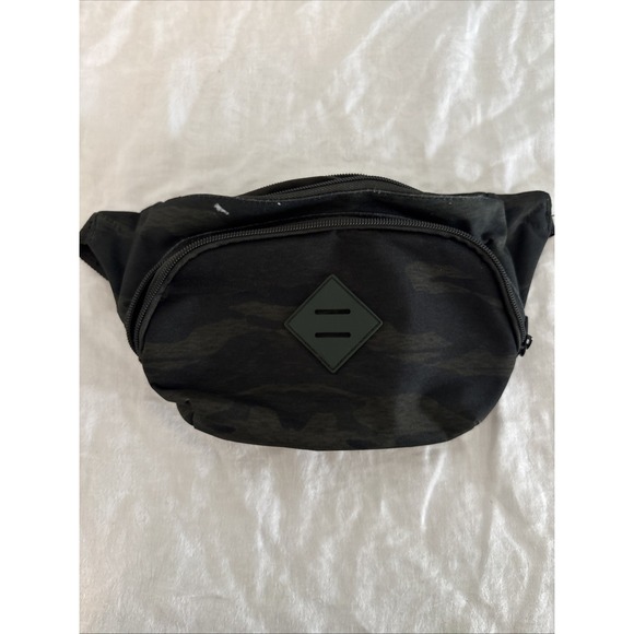 Dickies Other - Dickies‎ Fanny Pack Camouflage Pattern With Three Zipper Compartments
